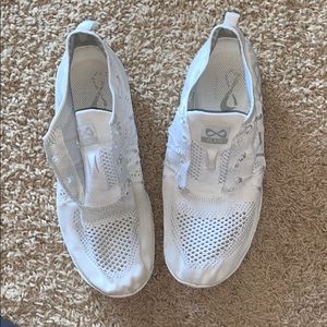 Nfinity flyte cheer shoes